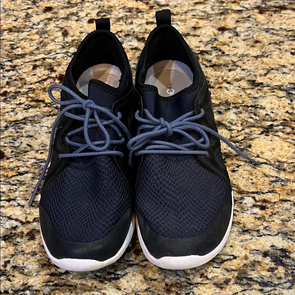 Women’s Vionic Sky Storm Active Navy and Black Sneakers - Picture 4 of 7